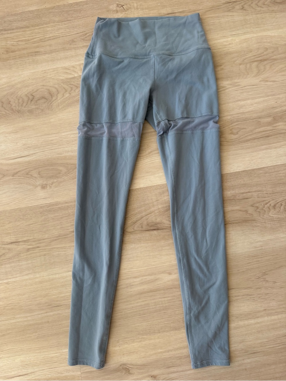 ALO Yoga High-Waist Gray Leggings with Knee Mesh